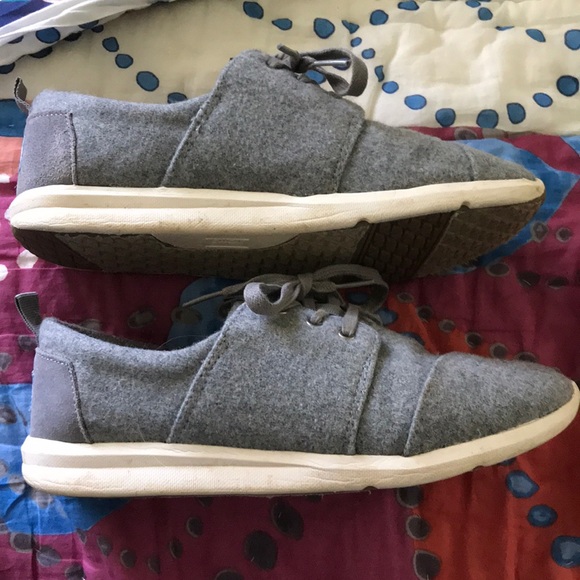 Toms Shoes - Picture 2 of 4